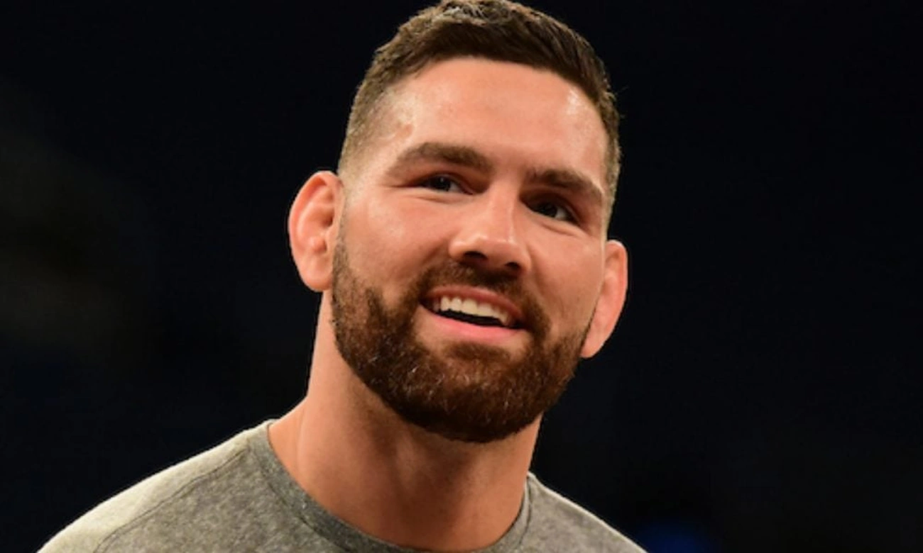 Chris Weidman é Induzido ao Hall da Fama do UFC: Um Legado Conquistado ao Quebrar a Vontade de Anderson Silva