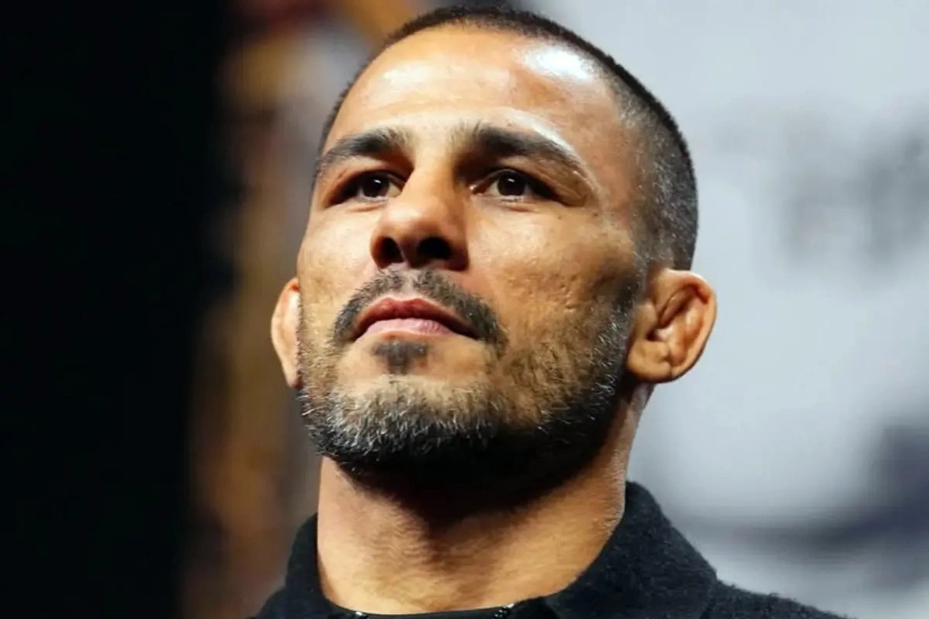 Alexandre Pantoja pede desculpas agora para reassumir cinturão do UFC